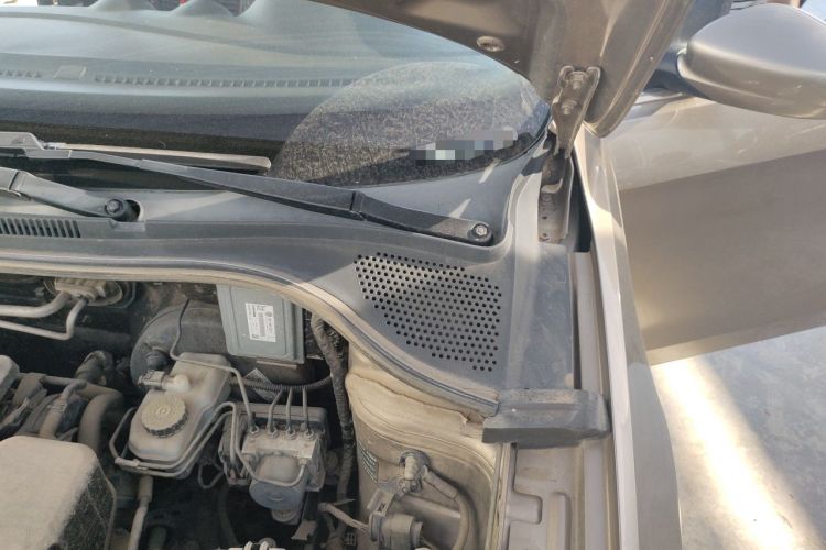 Used Volkswagen Jetta 2015 Zhuihui Edition 1.6L Manual Comfort Model Engine Bay Left