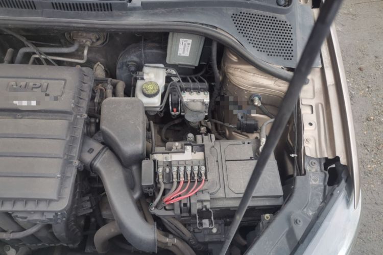 Used Volkswagen Jetta 2015 Value Edition 1.6L Manual Fashionable Style Engine Bay Left