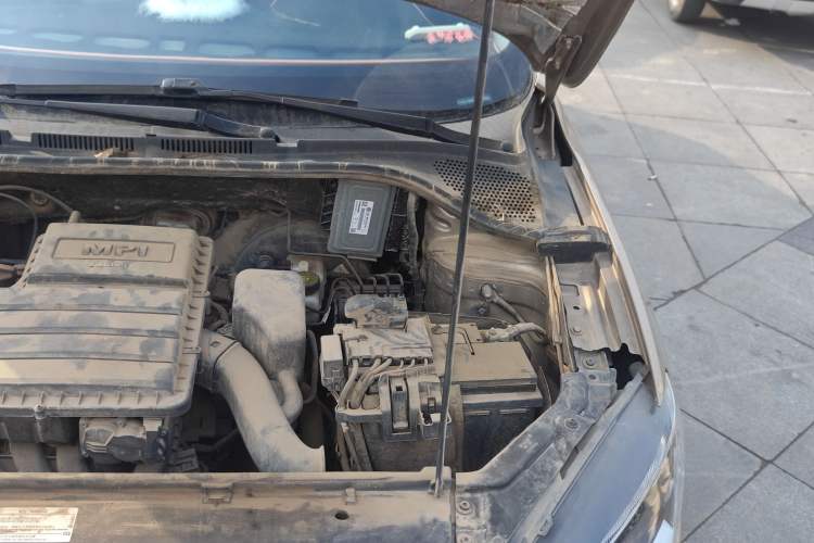 Used Volkswagen Jetta 2015 Zhuihui Edition 1.4L Manual Fashion Model Engine Bay Left