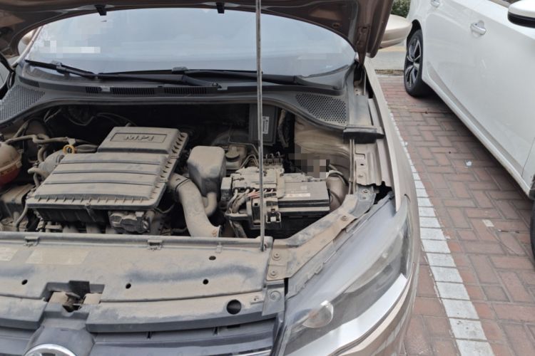 Used Volkswagen Jetta 2015 Zhihui Edition 1.4L Manual Comfort Model Engine Bay Left