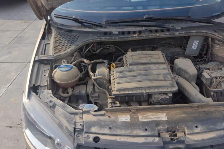 Used Volkswagen Jetta 2015 Zhuihui Edition 1.4L Manual Fashion Model Engine Bay Right