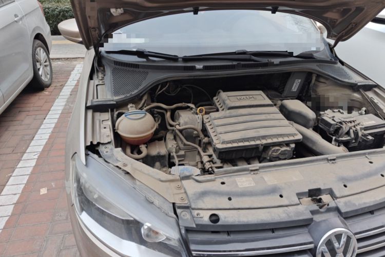 Used Volkswagen Jetta 2015 Zhihui Edition 1.4L Manual Comfort Model Engine Bay Right