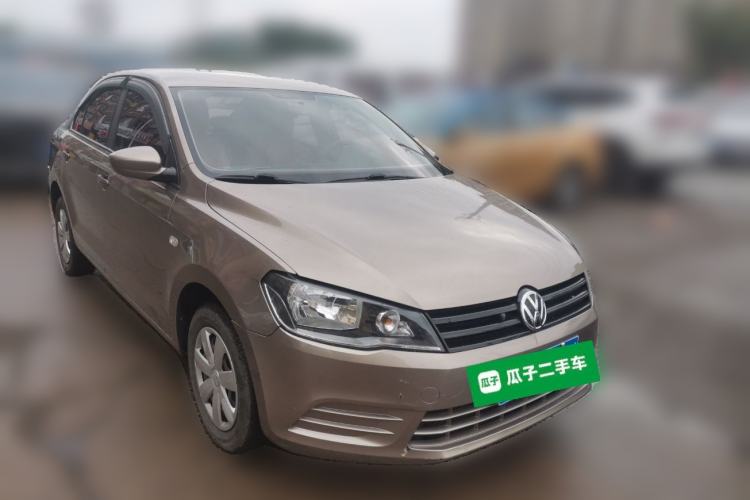 Used Volkswagen Jetta 2015 Value Edition 1.6L Manual Fashionable Style Front Right 45 Deg