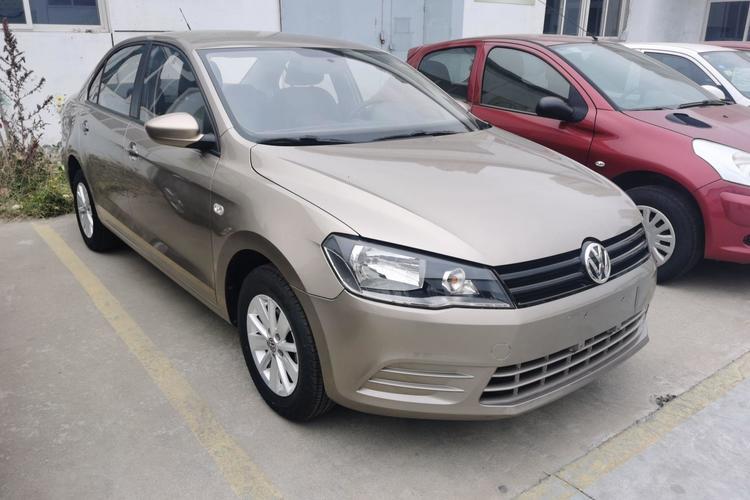 Used Volkswagen Jetta 2015 Value Edition 1.6L Manual Fashionable Style Front Right 45 Deg