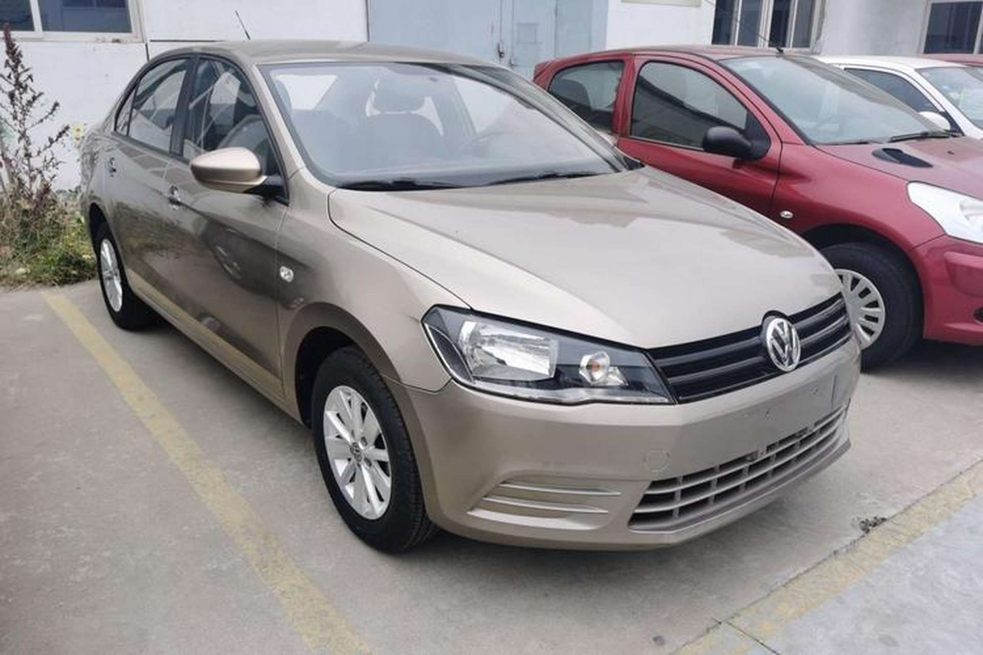 Used Volkswagen Jetta 2015 Value Edition 1.6L Manual Fashionable Style Front Right 45 Deg