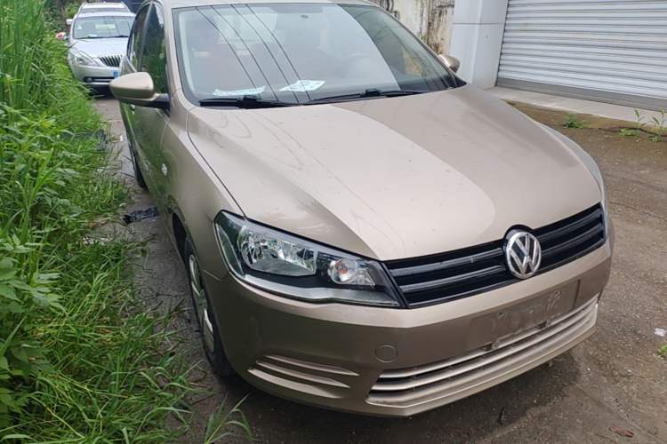 Used Volkswagen Jetta 2015 Value Edition 1.6L Manual Fashionable Style Front Right 45 Deg