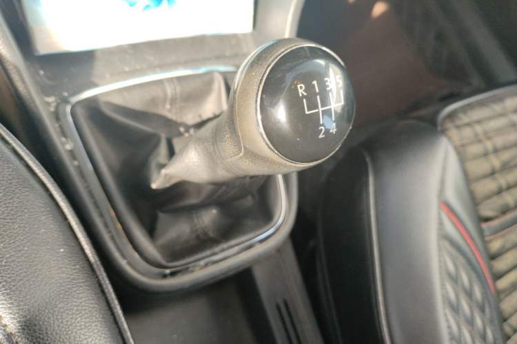 Used Volkswagen Jetta 2015 Zhuihui Edition 1.6L Manual Comfort Model Gear Lever