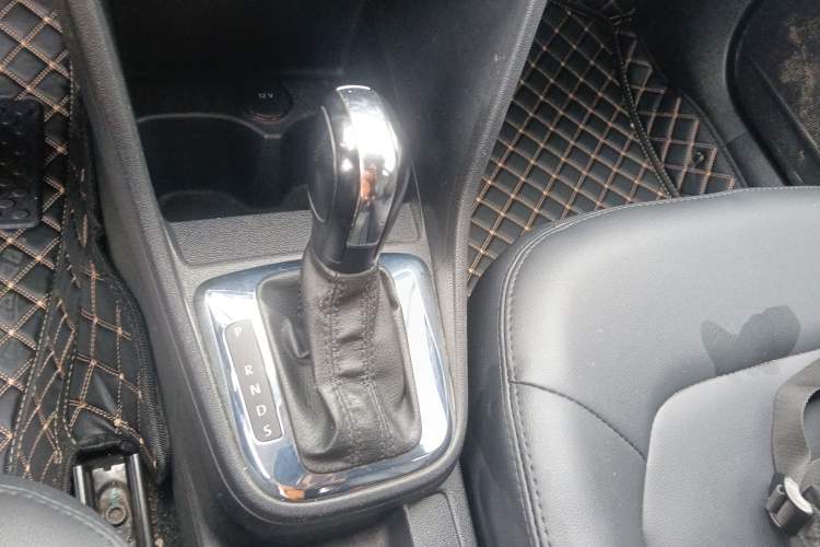 Used Volkswagen Jetta 2015 Value Edition 1.6L Automatic Fashion Version Gear Lever