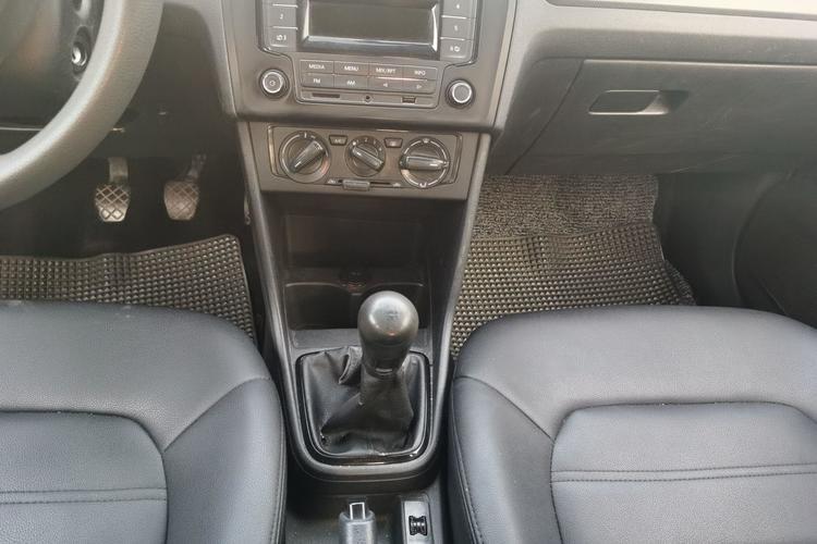 Used Volkswagen Jetta 2015 Value Edition 1.6L Manual Fashionable Style Gear Lever