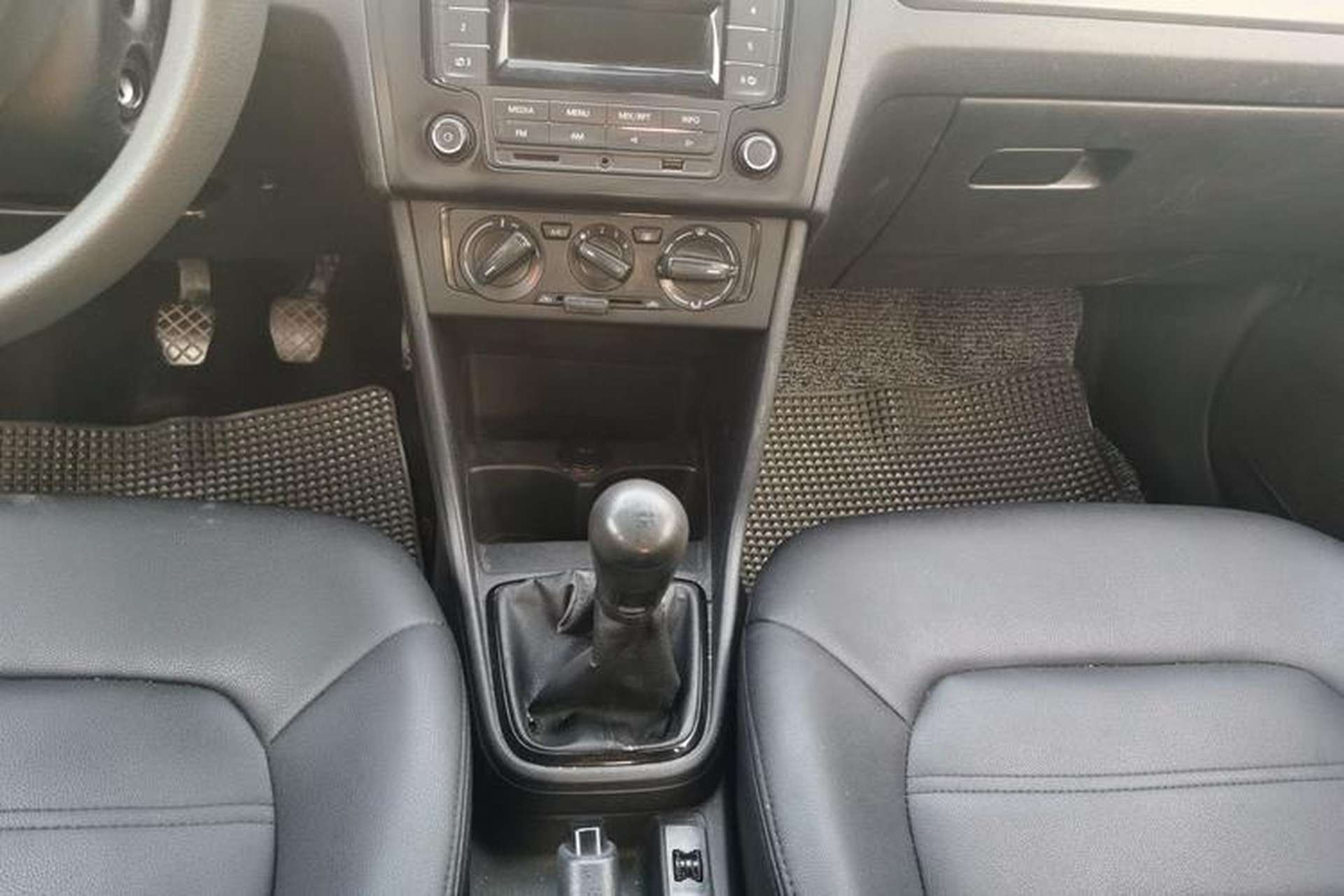Used Volkswagen Jetta 2015 Value Edition 1.6L Manual Fashionable Style Gear Lever