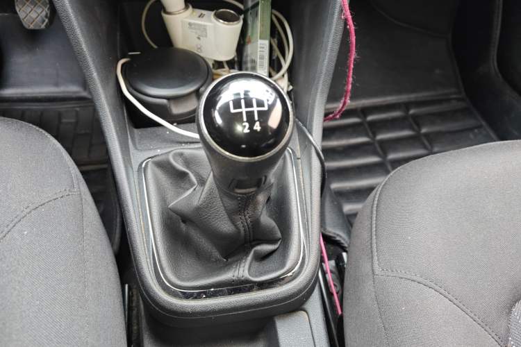 Used Volkswagen Jetta 2015 Zhihui Edition 1.4L Manual Comfort Model Gear Lever