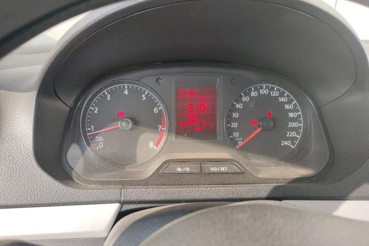 Used Volkswagen Jetta 2015 Zhuihui Edition 1.6L Manual Comfort Model Instrument Cluster