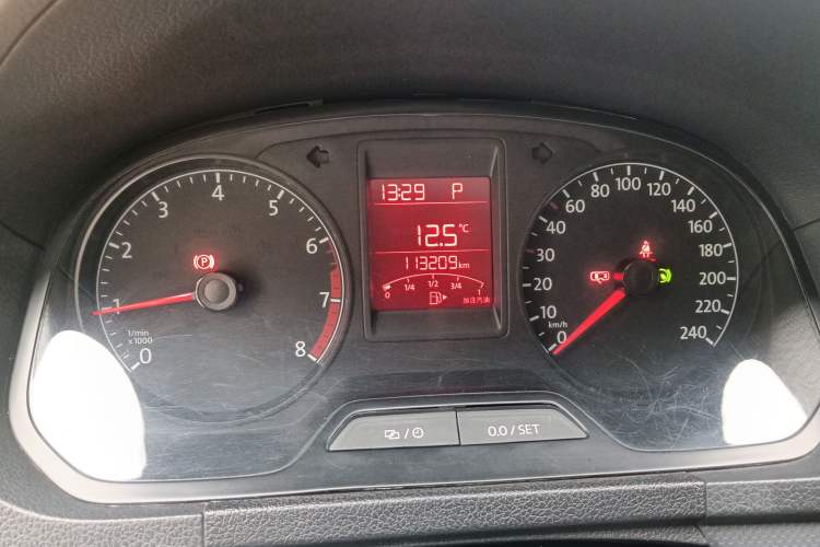 Used Volkswagen Jetta 2015 Value Edition 1.6L Automatic Fashion Version Instrument Cluster