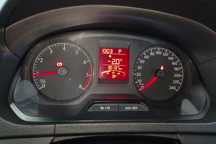 Used Volkswagen Jetta 2015 Value Edition 1.6L Automatic Fashion Version Instrument Cluster