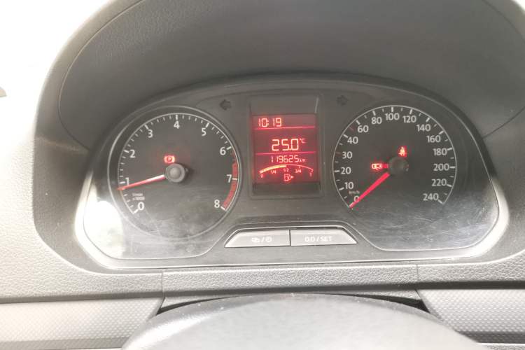 Used Volkswagen Jetta 2015 Value Edition 1.6L Manual Fashionable Style Instrument Cluster