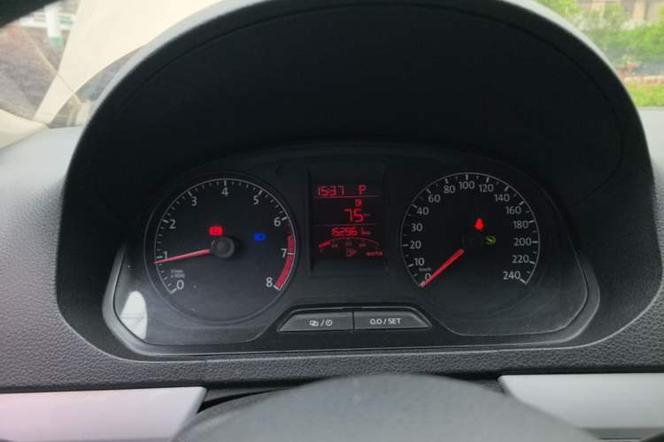 Used Volkswagen Jetta 2015 Value Edition 1.6L Automatic Comfort Version Instrument Cluster