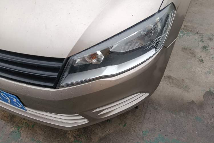 Used Volkswagen Jetta 2015 Value Edition 1.6L Automatic Fashion Version Left Front Headlight