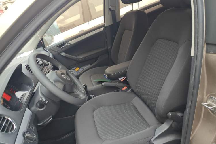 Used Volkswagen Jetta 2015 Zhihui Edition 1.4L Manual Comfort Model Left Front Seat