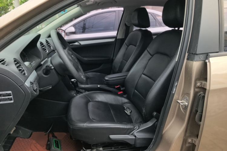 Used Volkswagen Jetta 2015 Value Edition 1.6L Automatic Comfort Version Left Front Seat