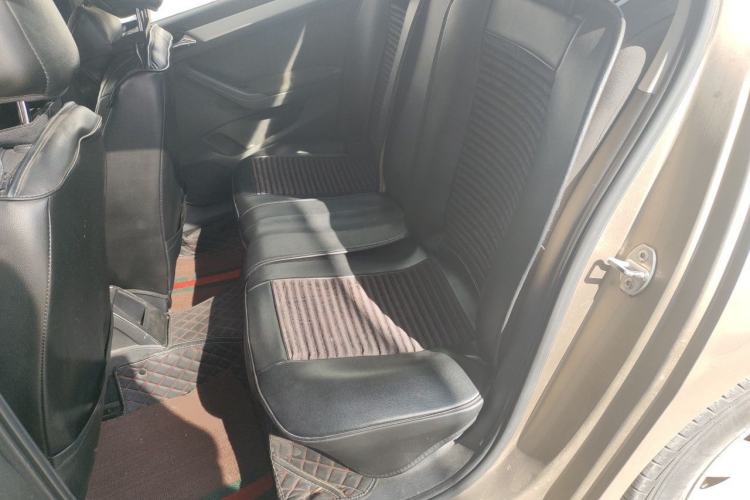 Used Volkswagen Jetta 2015 Zhuihui Edition 1.6L Manual Comfort Model Left Rear Seat