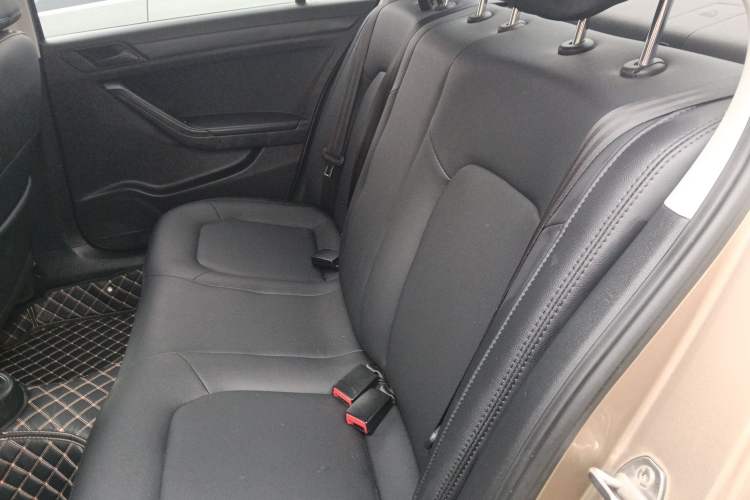 Used Volkswagen Jetta 2015 Value Edition 1.6L Automatic Fashion Version Left Rear Seat