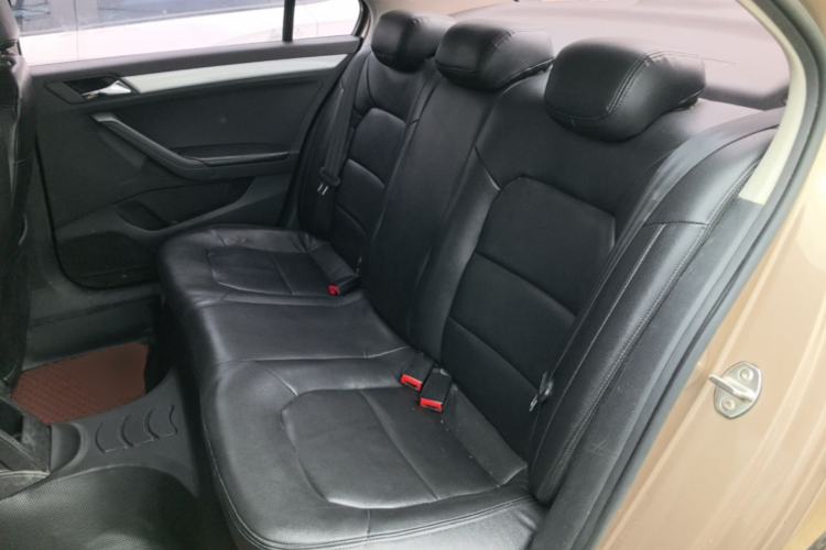 Used Volkswagen Jetta 2015 Value Edition 1.6L Automatic Comfort Version Left Rear Seat
