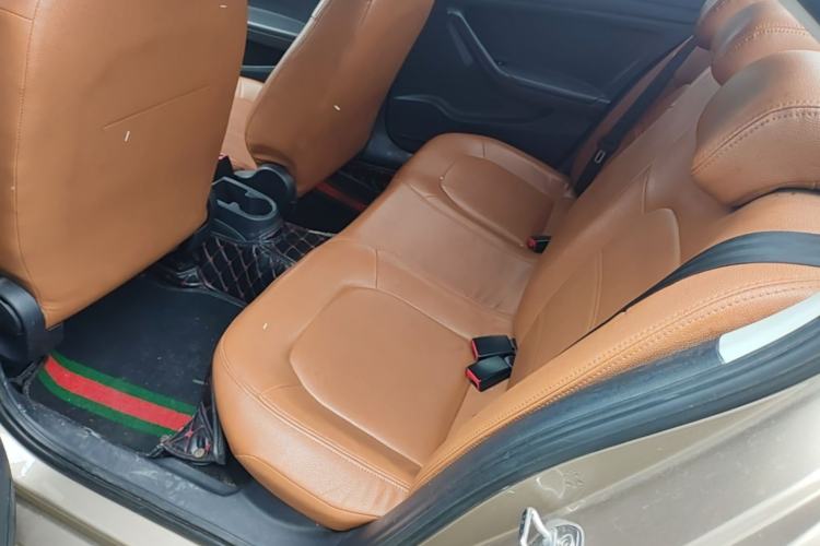 Used Volkswagen Jetta 2015 Value Edition 1.6L Manual Fashionable Style Left Rear Seat