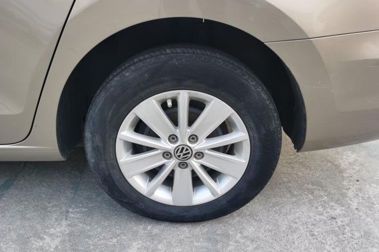 Used Volkswagen Jetta 2015 Value Edition 1.6L Manual Fashionable Style Left Rear Wheel Hub