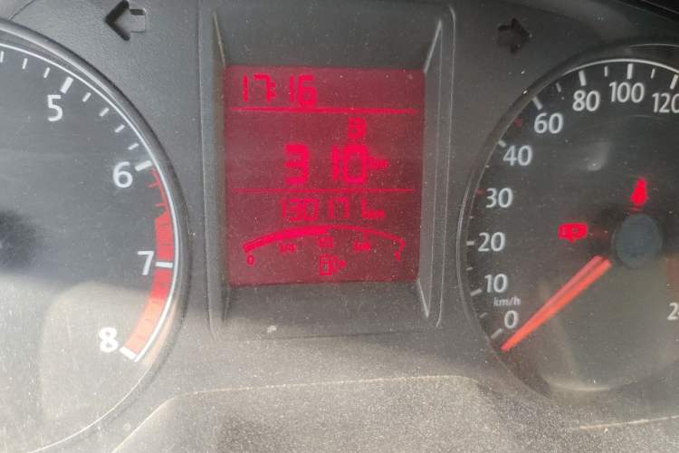 Used Volkswagen Jetta 2015 Zhuihui Edition 1.6L Manual Comfort Model Odometer Close Up