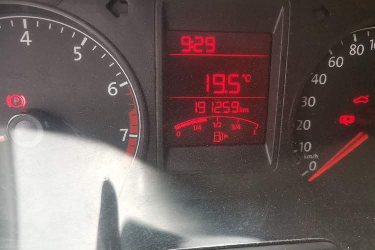 Used Volkswagen Jetta 2015 Value Edition 1.6L Manual Fashionable Style Odometer Close Up