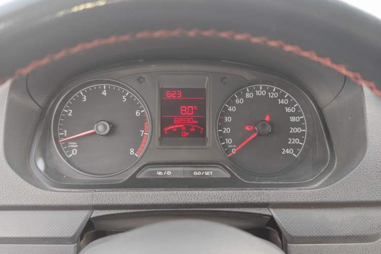Used Volkswagen Jetta 2015 Zhuihui Edition 1.4L Manual Fashion Model Odometer Close Up