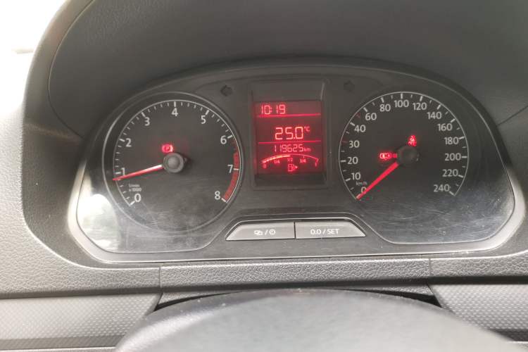 Used Volkswagen Jetta 2015 Value Edition 1.6L Manual Fashionable Style Odometer Close Up