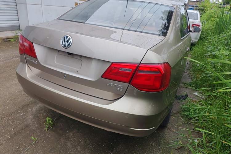 Used Volkswagen Jetta 2015 Value Edition 1.6L Manual Fashionable Style Rear Right 45 Deg