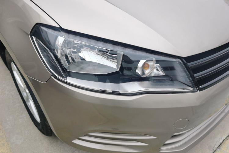 Used Volkswagen Jetta 2015 Value Edition 1.6L Manual Fashionable Style Right Front Headlight