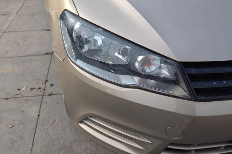 Used Volkswagen Jetta 2015 Zhuihui Edition 1.4L Manual Fashion Model Right Front Headlight