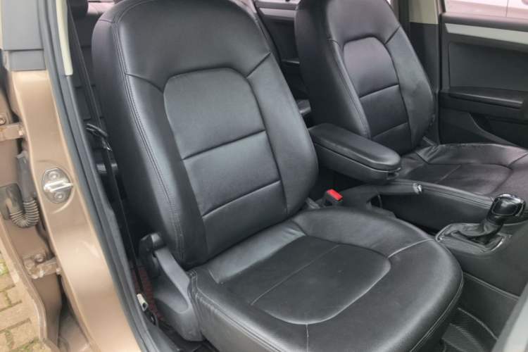 Used Volkswagen Jetta 2015 Value Edition 1.6L Automatic Comfort Version Right Front Seat