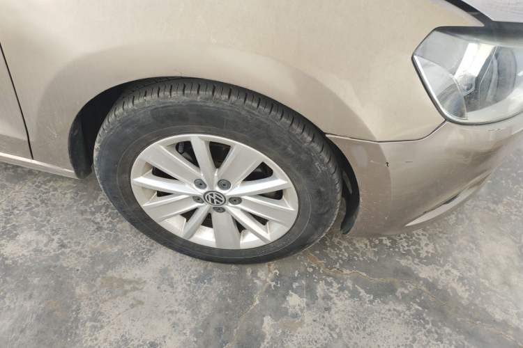 Used Volkswagen Jetta 2015 Zhuihui Edition 1.6L Manual Comfort Model Right Front Wheel Hub