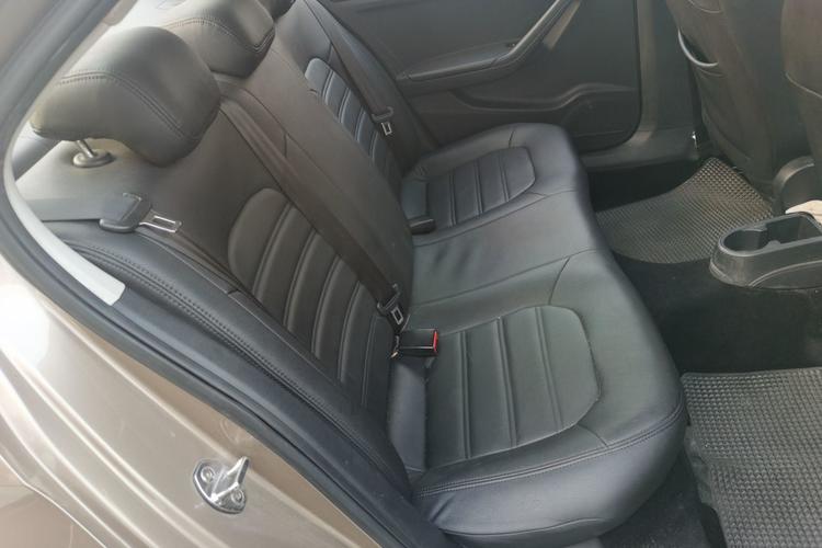 Used Volkswagen Jetta 2015 Value Edition 1.6L Manual Fashionable Style Right Rear Seat