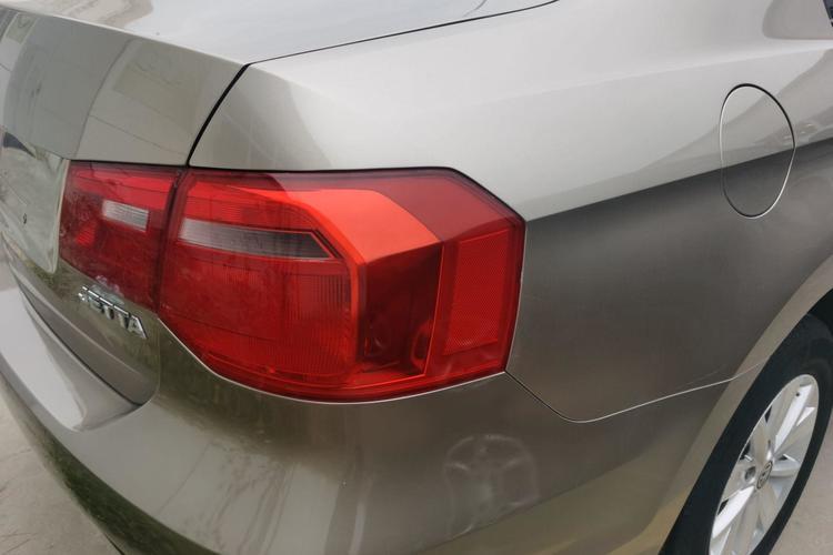 Used Volkswagen Jetta 2015 Value Edition 1.6L Manual Fashionable Style Right Rear Taillight