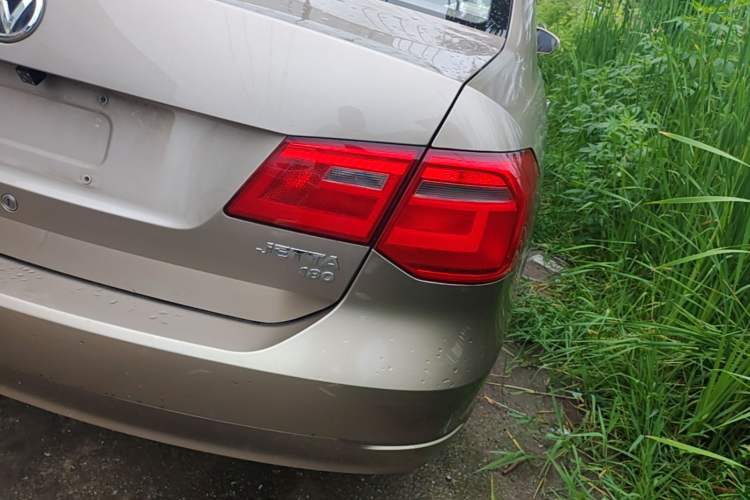 Used Volkswagen Jetta 2015 Value Edition 1.6L Manual Fashionable Style Right Rear Taillight