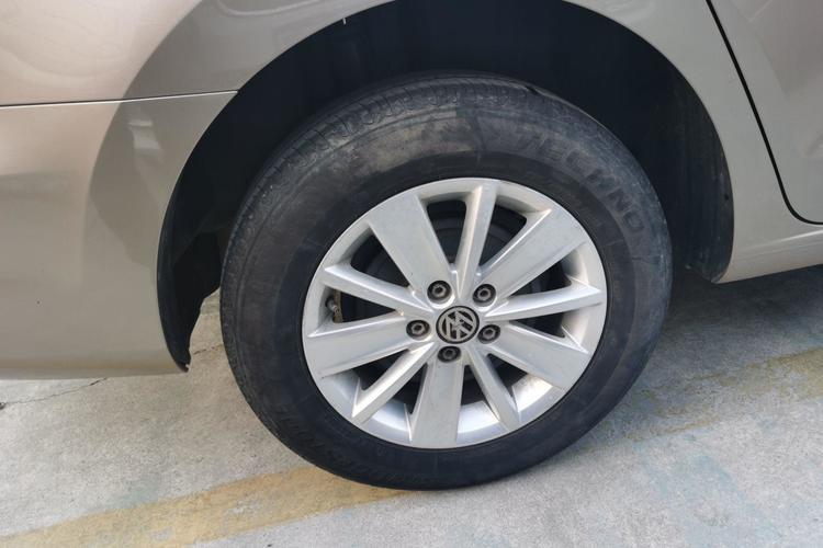 Used Volkswagen Jetta 2015 Value Edition 1.6L Manual Fashionable Style Right Rear Wheel Hub