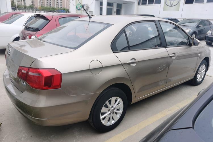Used Volkswagen Jetta 2015 Value Edition 1.6L Manual Fashionable Style Right Side