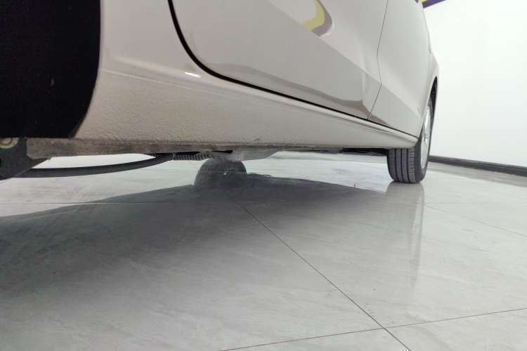 Used Volkswagen Jetta 2015 Value Edition 1.6L Automatic Fashion Version Right Side Sill