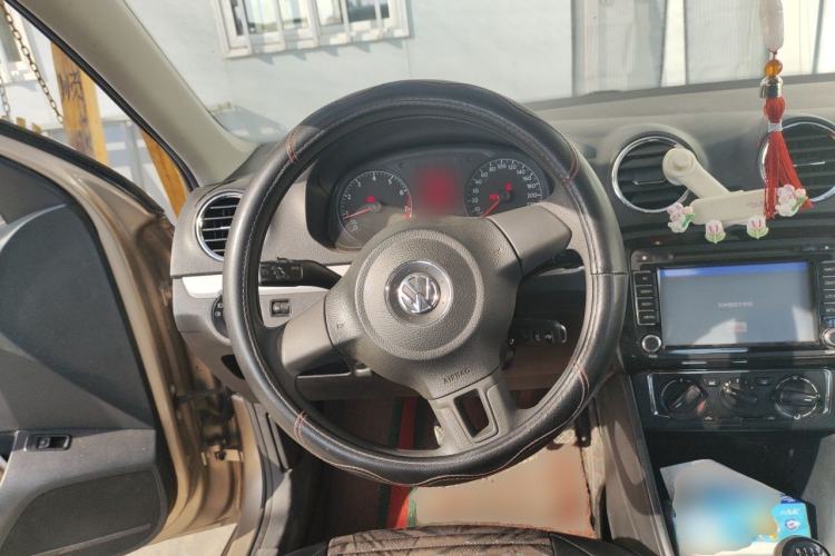 Used Volkswagen Jetta 2015 Zhuihui Edition 1.6L Manual Comfort Model Steering Wheel