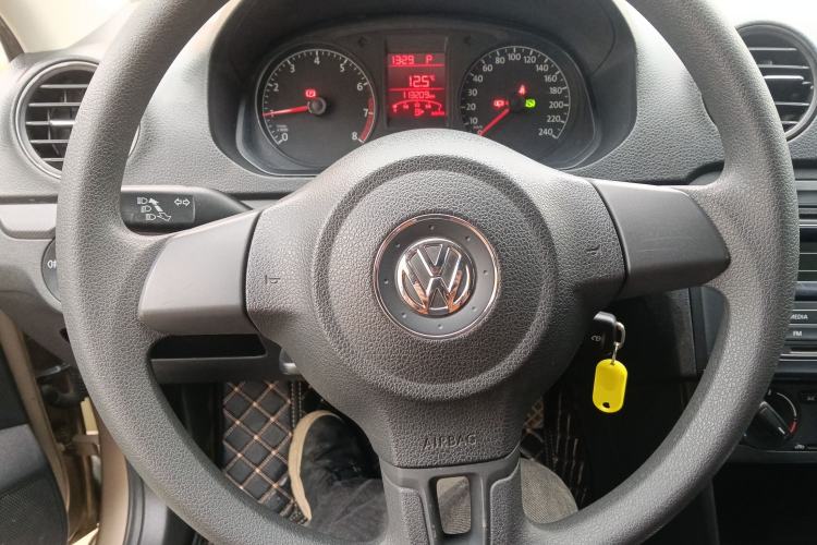 Used Volkswagen Jetta 2015 Value Edition 1.6L Automatic Fashion Version Steering Wheel