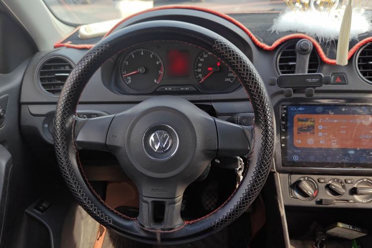 Used Volkswagen Jetta 2015 Zhuihui Edition 1.4L Manual Fashion Model Steering Wheel