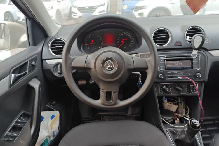 Used Volkswagen Jetta 2015 Zhihui Edition 1.4L Manual Comfort Model Steering Wheel