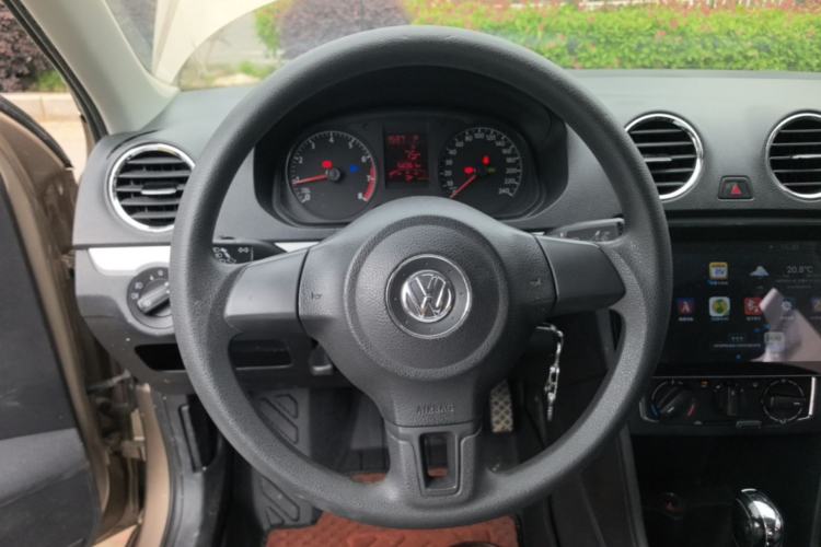 Used Volkswagen Jetta 2015 Value Edition 1.6L Automatic Comfort Version Steering Wheel