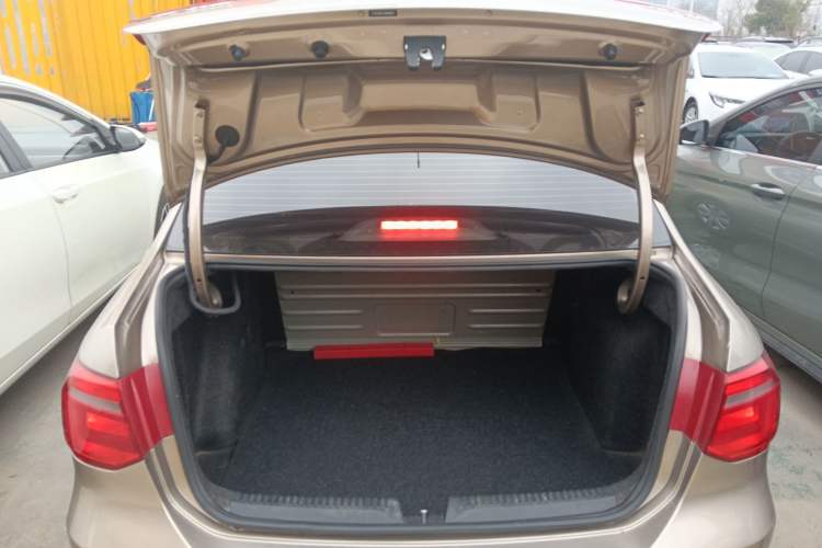 Used Volkswagen Jetta 2015 Value Edition 1.6L Automatic Fashion Version Trunk