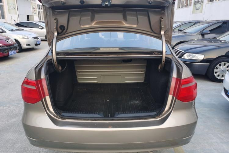 Used Volkswagen Jetta 2015 Value Edition 1.6L Manual Fashionable Style Trunk